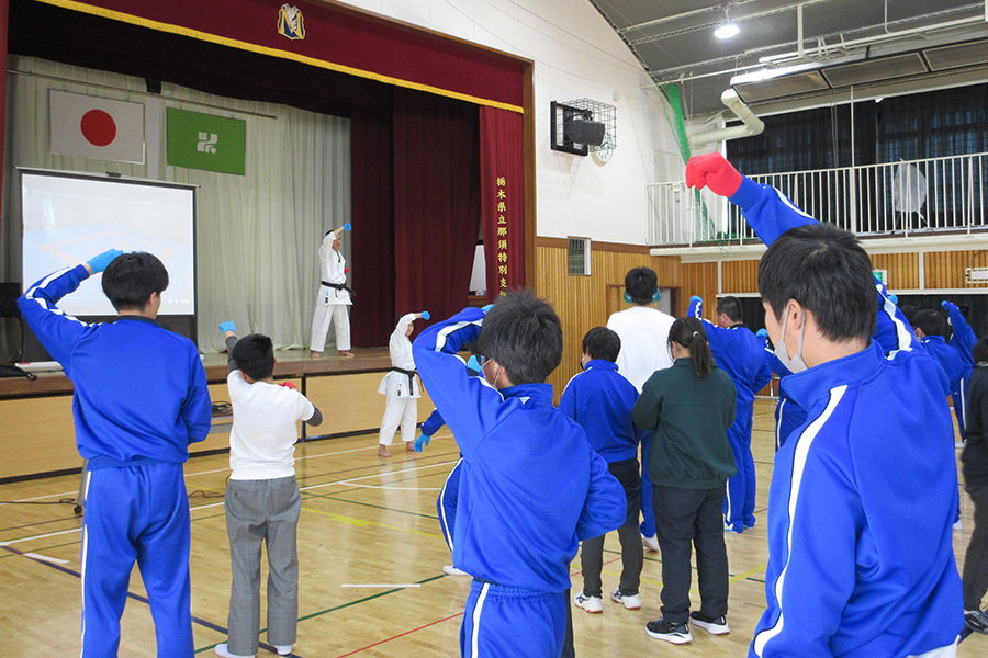 You are currently viewing 栃木・県立那須特別支援学校で空手道の体験授業を実施